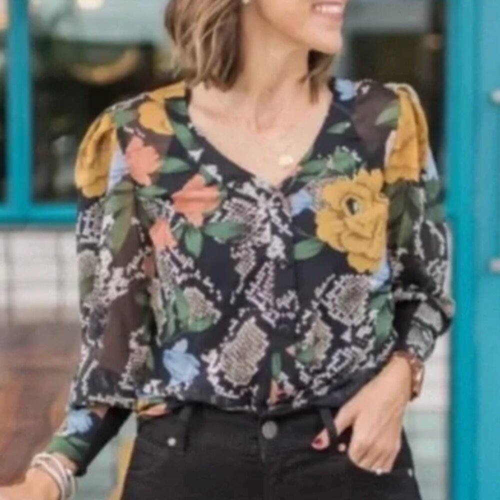 CAbi Snake Charmer Floral Button Down Blouse Size Medium